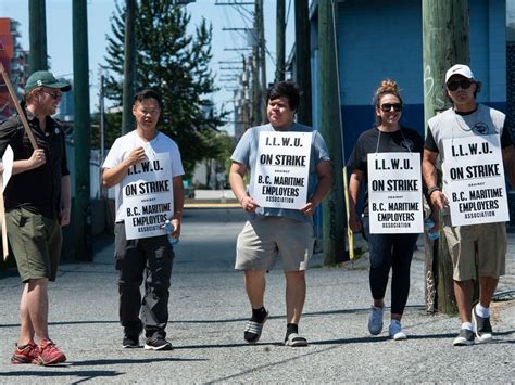 Employers say B.C. port strike spills over, U.S. workers refuse to touch Canada cargo